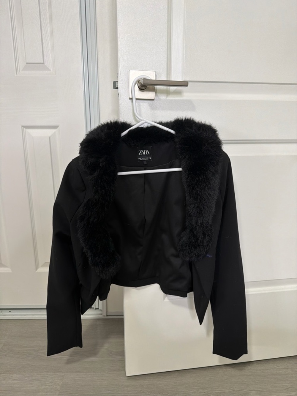 Zara Black Cropped Blazer with Faux Fur Collar